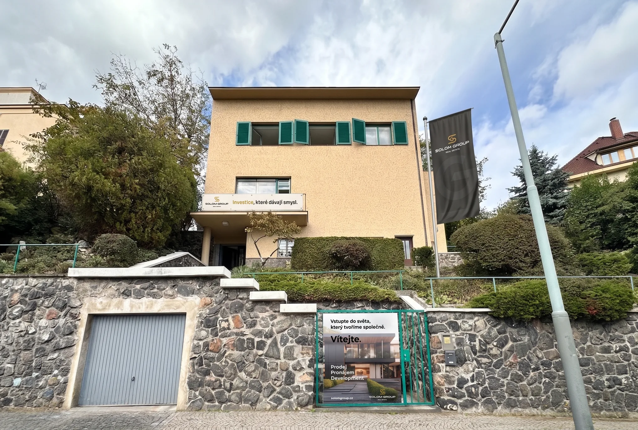 Branding vily — bannery a plachta se značkou SOLOM GROUP